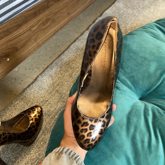 F21 Cheetah Print Bronze 4.5inch Heels - Picture 3 of 7
